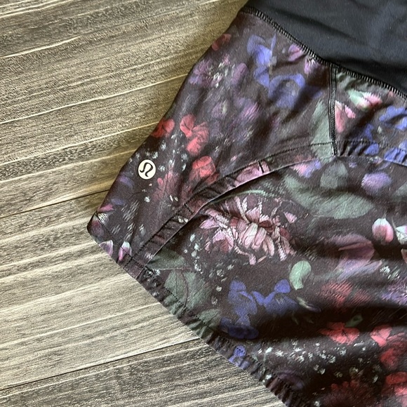 Lululemon Speed  Up Shorts - Picture 3 of 9